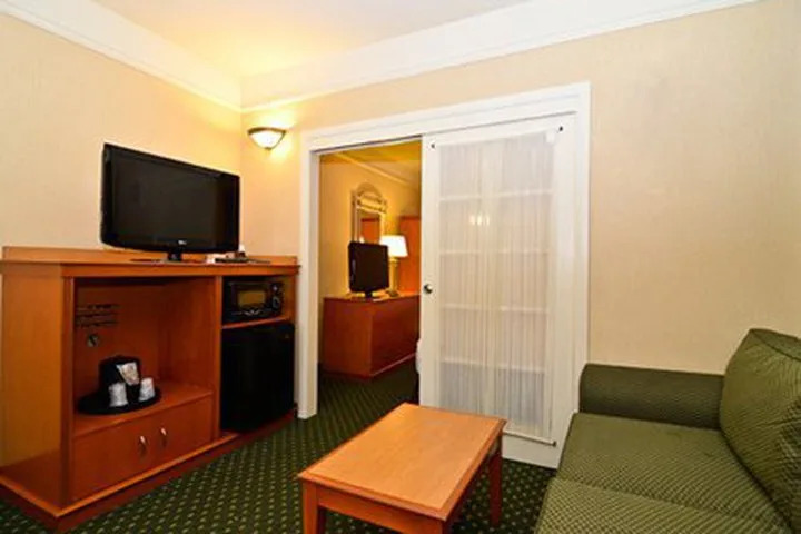 Hotel Ramada Suites By Wyndham San Diego