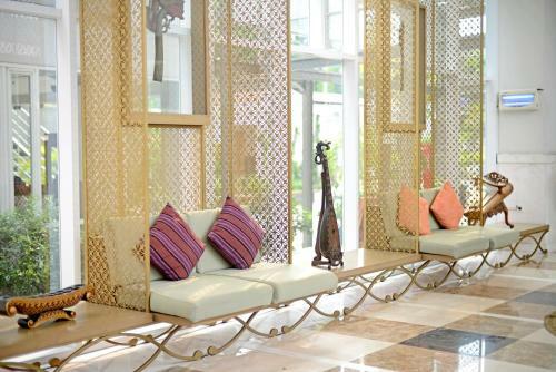 Hotel Ayola La Lisa Surabaya