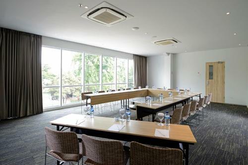 Hotel Ayola La Lisa Surabaya