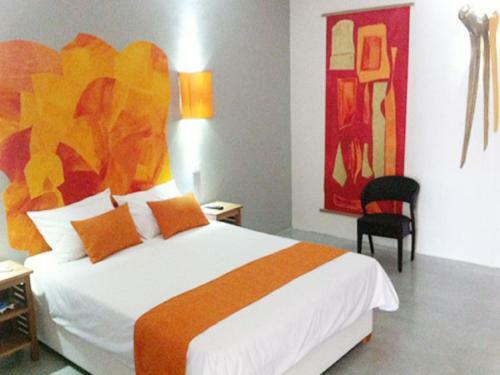Hostal La Tonnelle Guest House