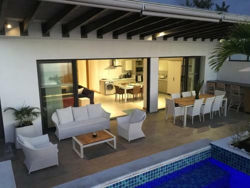 Apartamento Cap Ouest Beachfront Luxury Penthouse