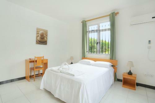 Sunny Lagoon Holiday Villa