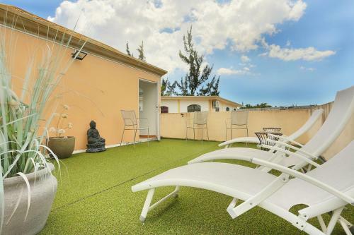 Sunny Lagoon Holiday Villa