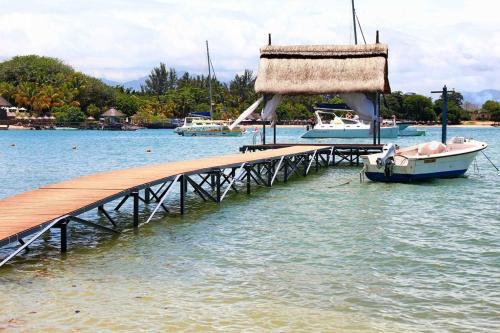 Dolphins Bay Villas