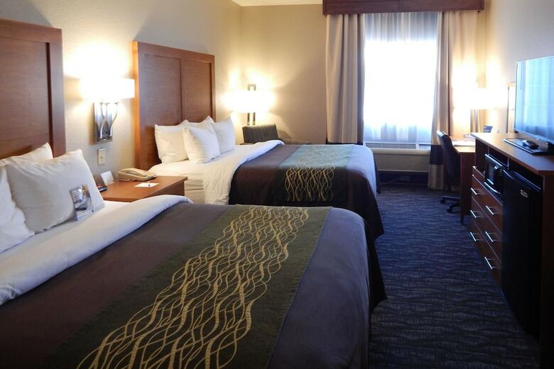 Hotel Comfort Inn & Suites