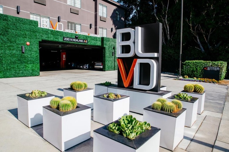 Blvd Hotel & Suites