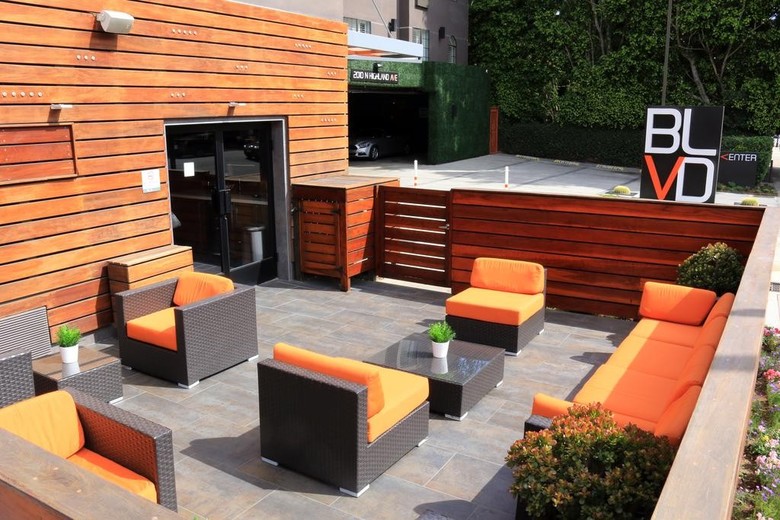 Blvd Hotel & Suites