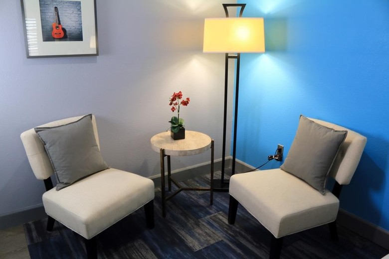 Blvd Hotel & Suites