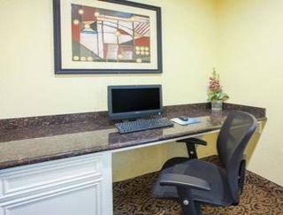 Hotel Suburban Extended Stay