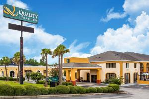 Hotel Comfort Inn & Suites