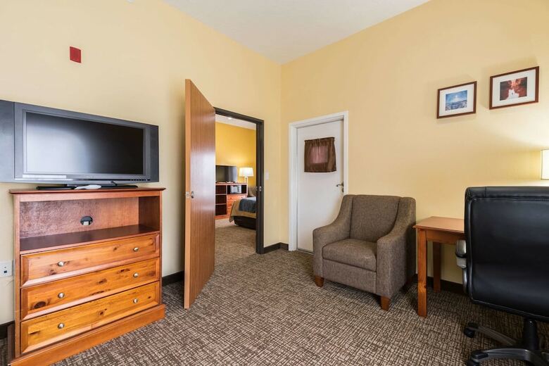 Hotel Comfort Inn & Suites