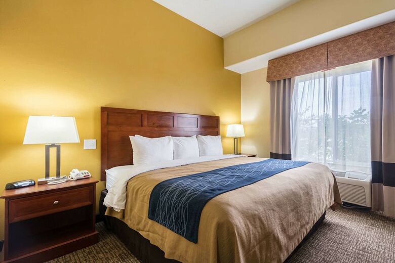 Hotel Comfort Inn & Suites