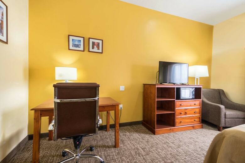 Hotel Comfort Inn & Suites