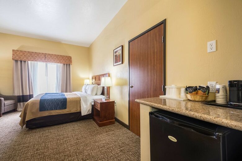 Hotel Comfort Inn & Suites