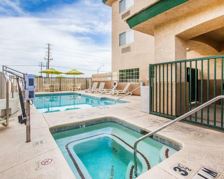 Hotel Comfort Inn & Suites
