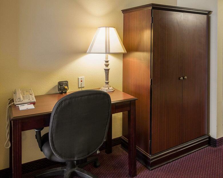 Hotel Comfort Suites
