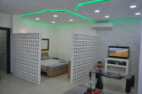 Isramax Jerusalem Apartment In Bat-yam