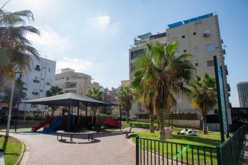 Gk Apartment Ben Gurion St.
