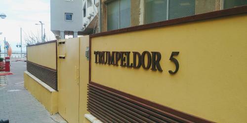Trumpeldor Beach Apartments Tlv