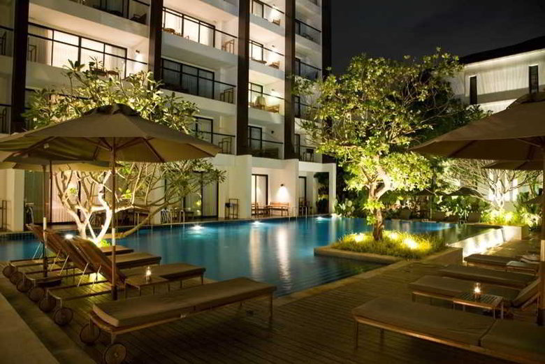 Hotel Woodlands Suites
