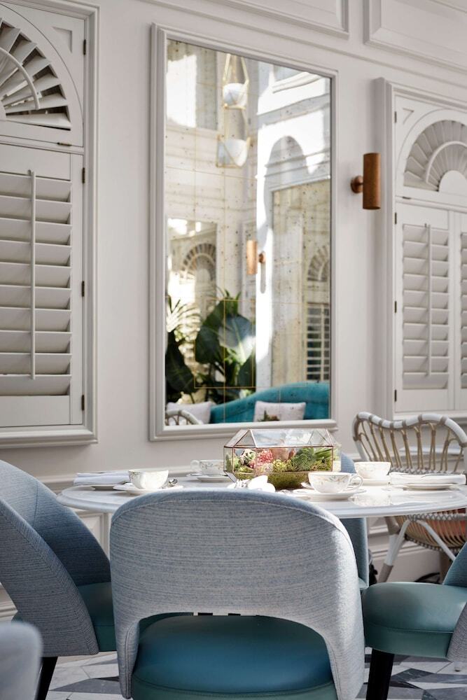 100 Queens Gate Hotel, Curio Collection By Hilton
