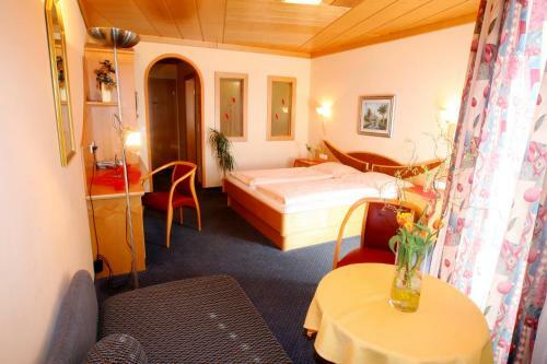 Hostal Hotel & Kurpension Weiss