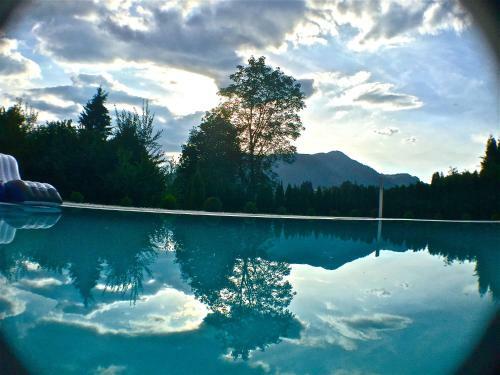 Jack's Lake & Mountain (jlm) Hostel