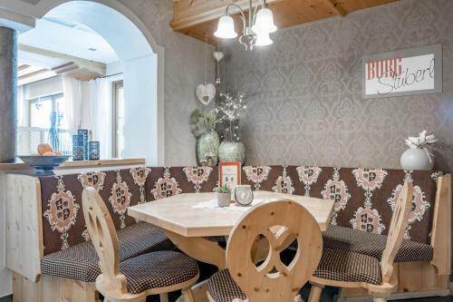 Burghotel Alpengl�hn