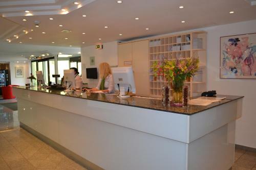 Lenas West Hotel