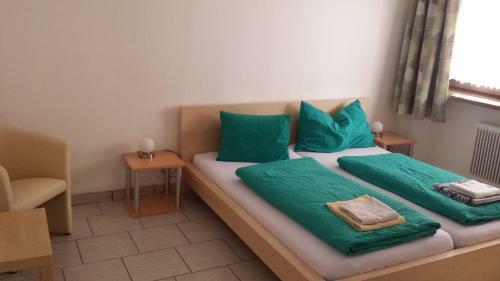Posada Gasthof Wildsch�nauer Bahnhof
