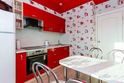 Apartment On Esenina 16