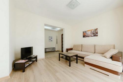 One-bedroom Apartment On Nezavisimosti 48