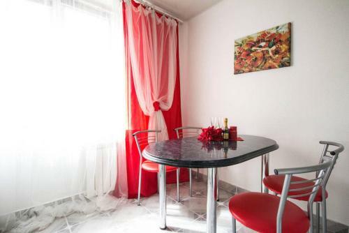 One-bedroom Apartment On Nezavisimosti 48