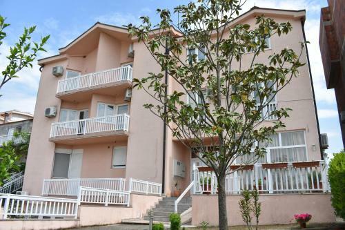 Hostal Guest House Regina Mundi