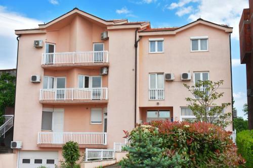 Hostal Guest House Regina Mundi