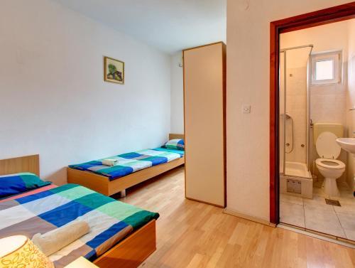 Hostal Happy Guest House
