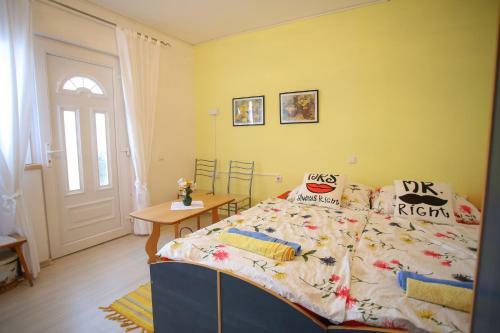 Hostal Guesthouse Adi