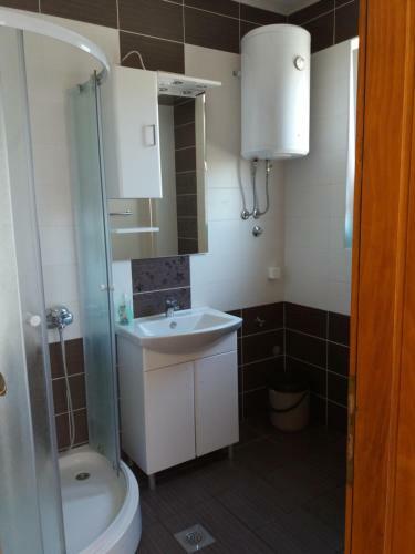 Hostal Apartman Carine
