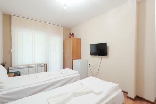 Hostal Elpida Guest House