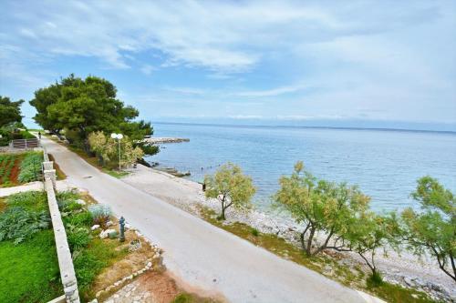 Apartments By The Sea Ugljan - 8262
