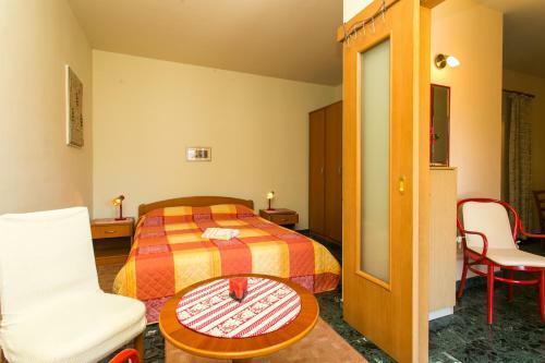 Apartments Elelu