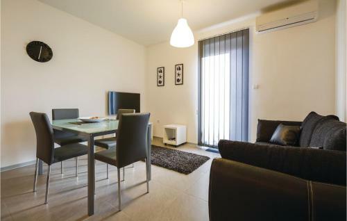 Two-bedroom Apartment Novigrad 05