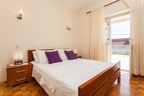 Apartment Lumbarda 10049a
