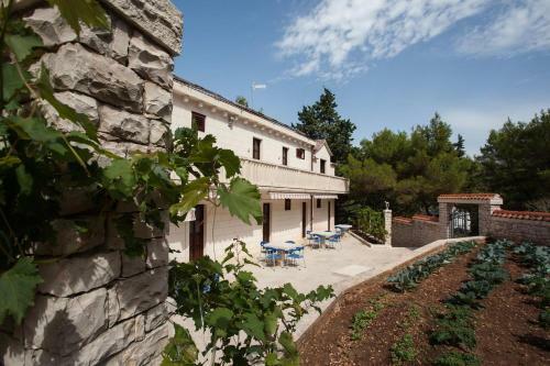 Apartment Pucisca 756e