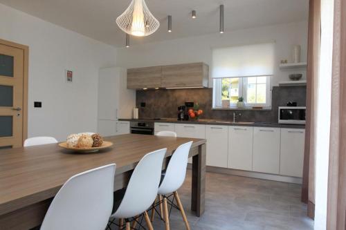 Holiday Home Premantura 11631