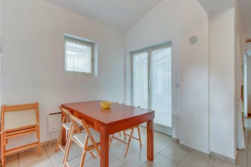 Apartment Nerezine 2516b