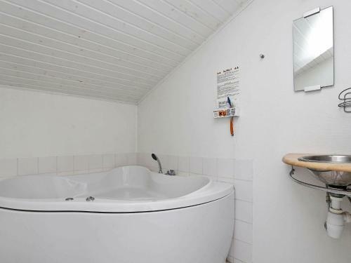Two-bedroom Holiday Home In Hornb�k 2
