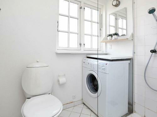 Two-bedroom Holiday Home In Hornb�k 2