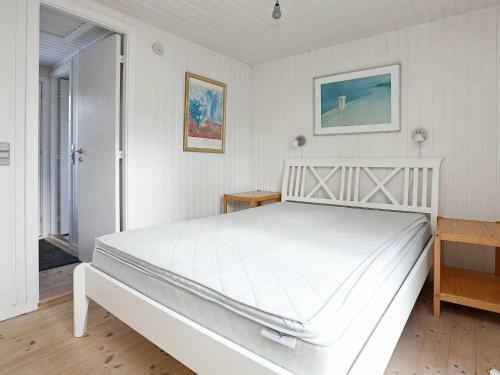 Two-bedroom Holiday Home In Hornb�k 2