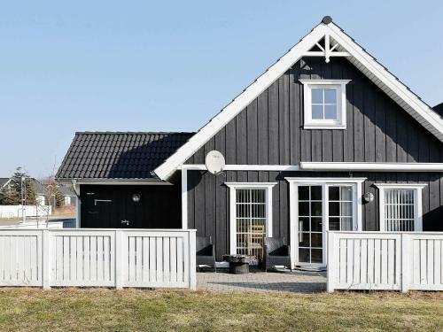 Three-bedroom Holiday Home In Vejby 6